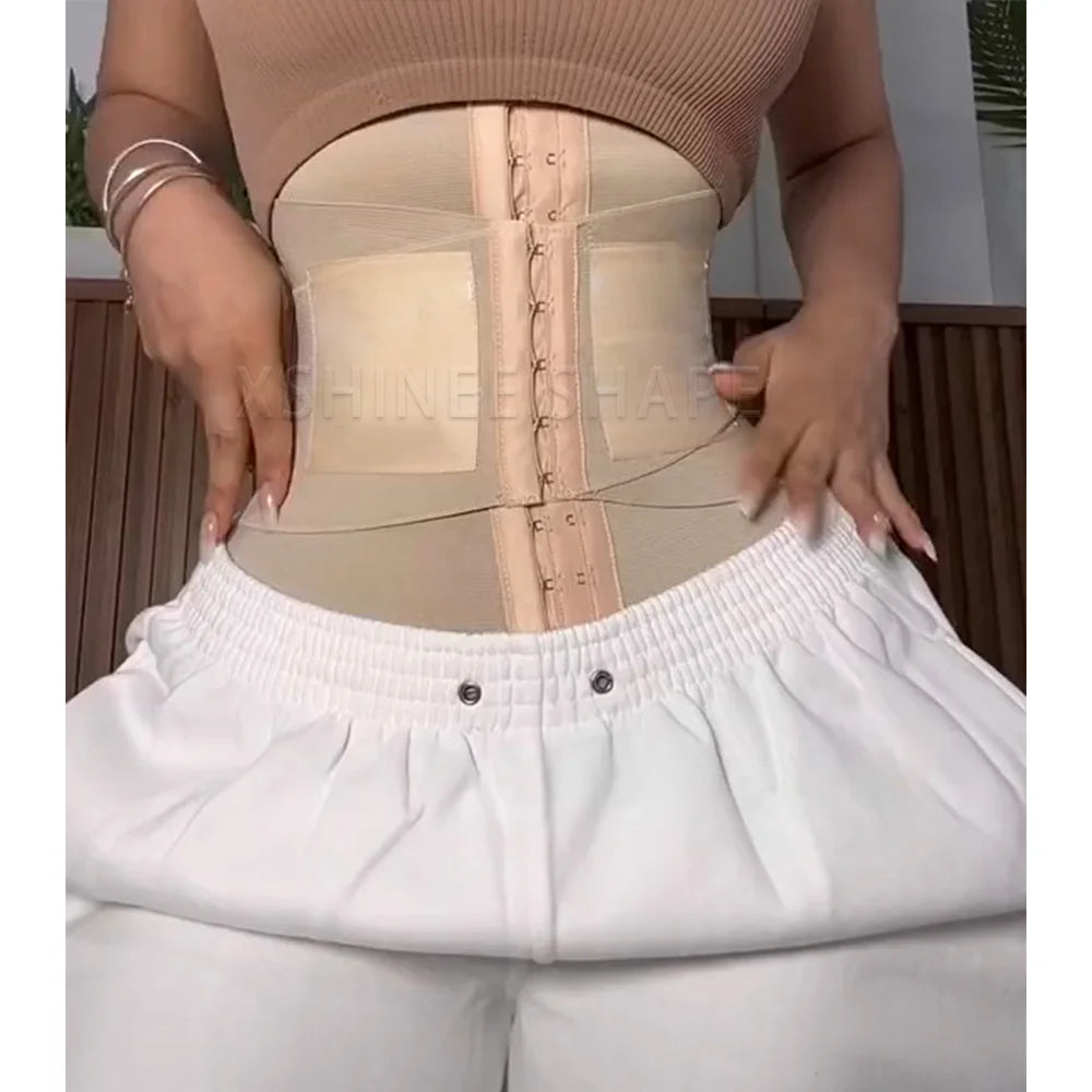 Corset agrafe beige fermé