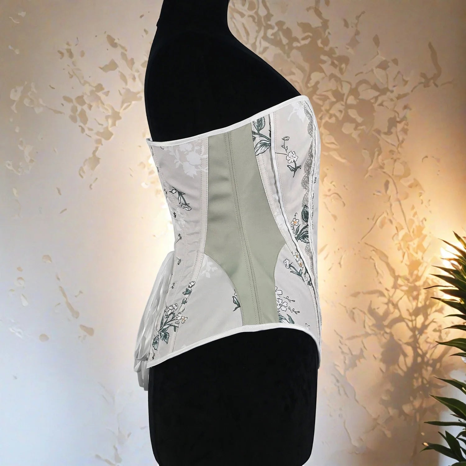 Corset ancien côté droit