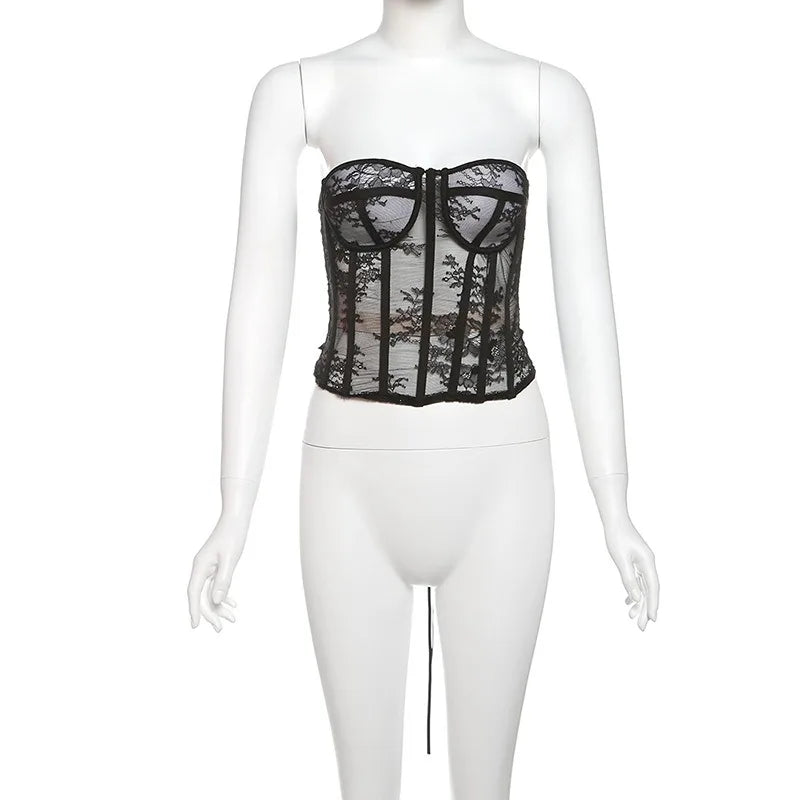 Corset chic noir sur mannequin