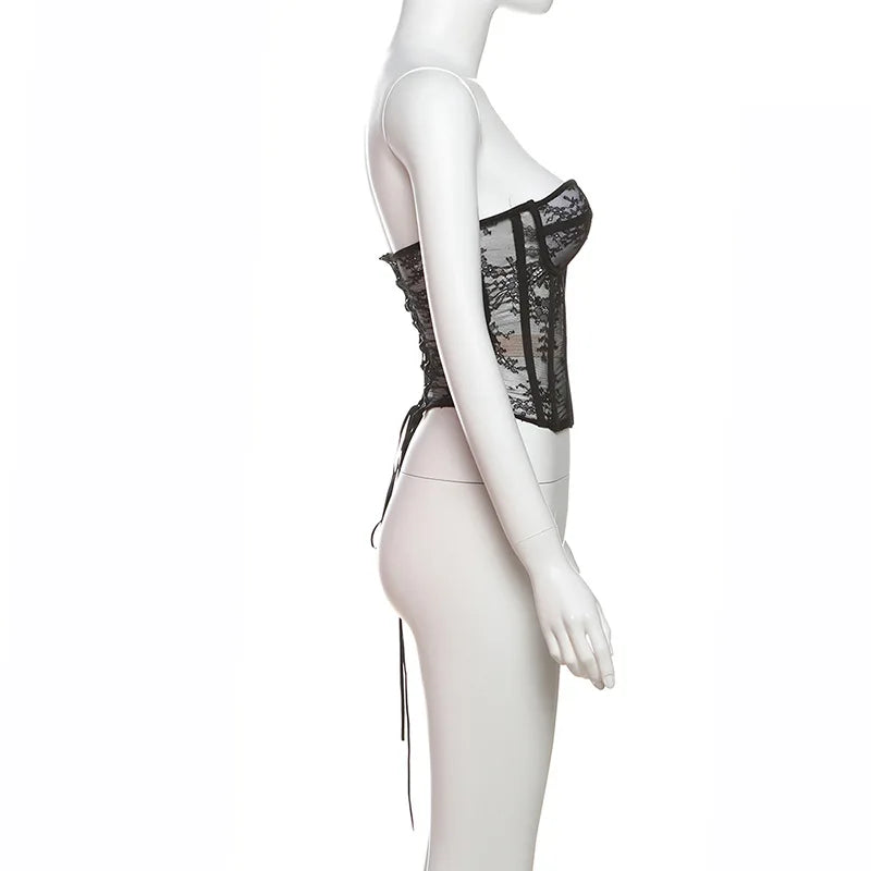 Corset chic noir sur mannequin profil